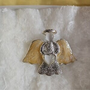 Beautiful Angel  Pin PREMIER DESIGNS
